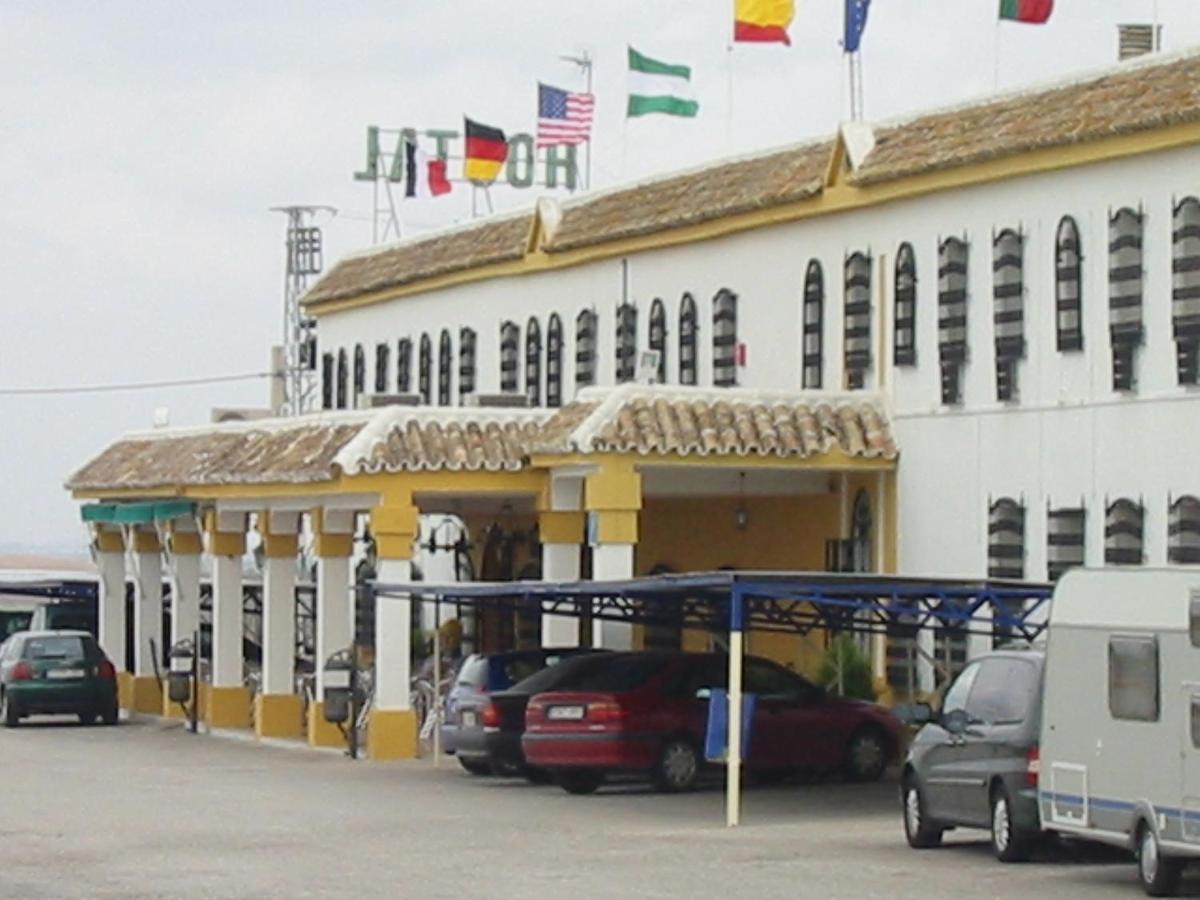 Hostal-Restaurante El Paisano Guadalema de los Quinteros 외부 사진